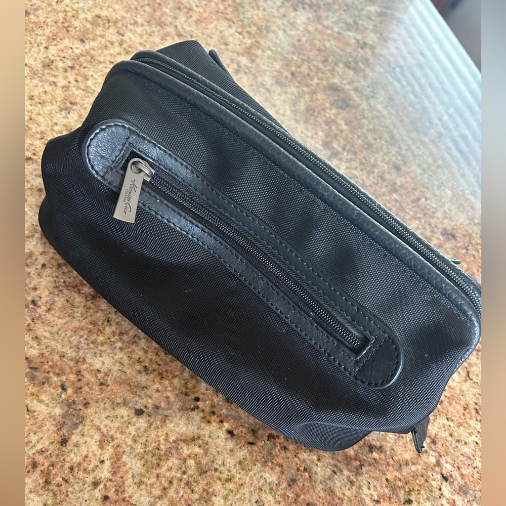 Kenneth Cole Reaction Toiletry Shaving Case Travel Bag